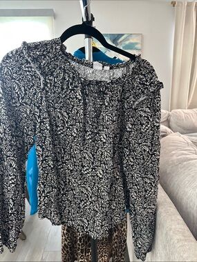GAP Black and White Floral Peasant Blouse - Women's Top